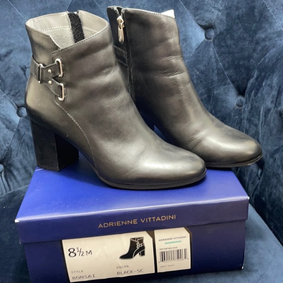 Adrienne Vittadini leather ankle bootie - Picture 2 of 8